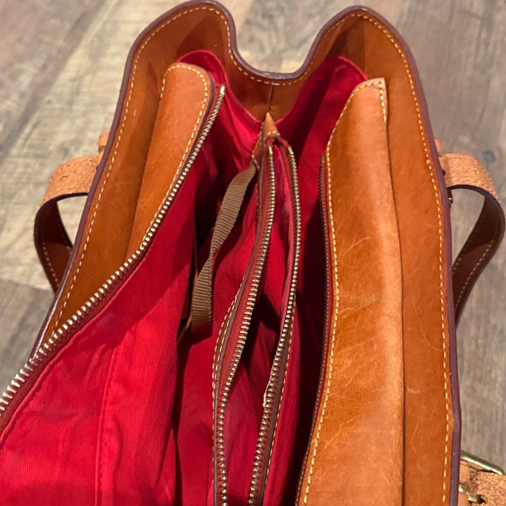 WOMENS DOONEY AND BURKE LEATHER SHOULDER BAG - Picture 3 of 8